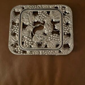 Arthur Court Aluminum Grape Design Expandable Trivet